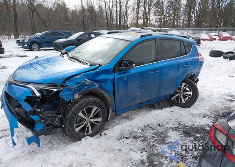 2017 Toyota Rav4 Xle z USA, uszkodzony, nr VIN JTMRFREV6HD220584